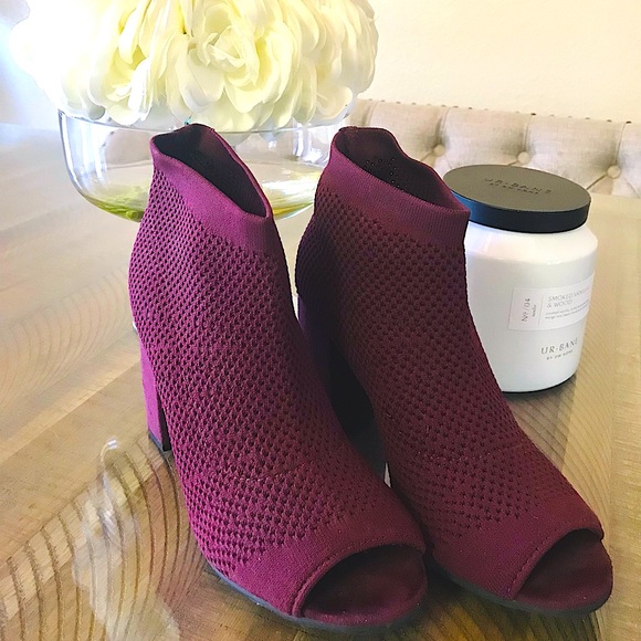 Shoes - 🌵Burgundy Booties/Open toes